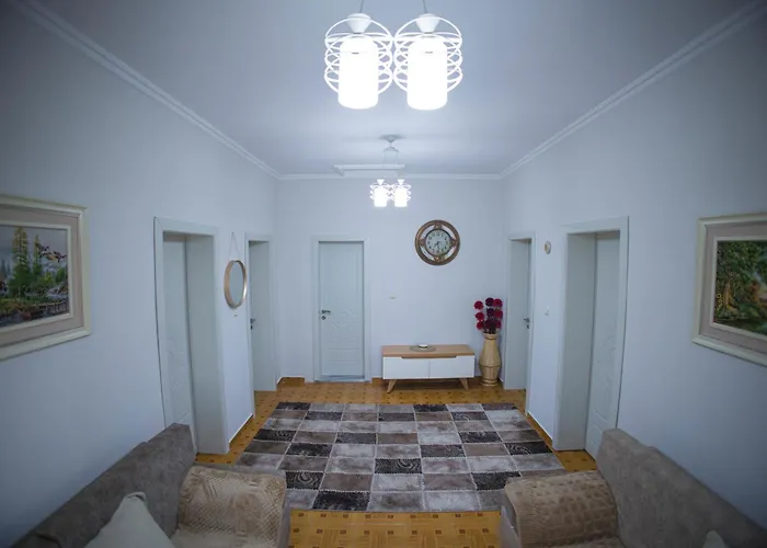 לינה וארוחת בוקר Visi קורצ'ה